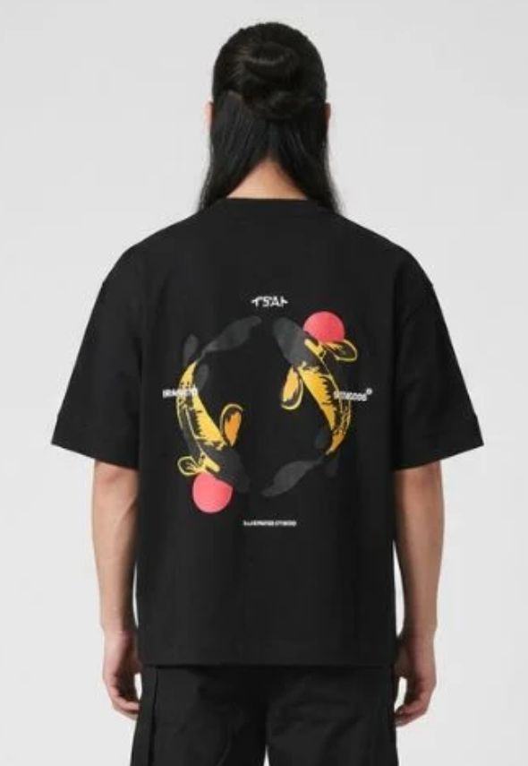 IRASUTO STUDIO KOI TEE BLACK